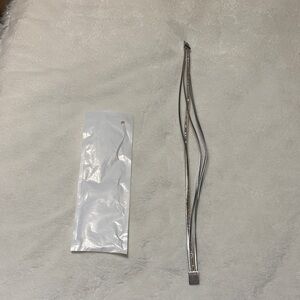 Silvertone multi strand choker necklace with magnetic closure.